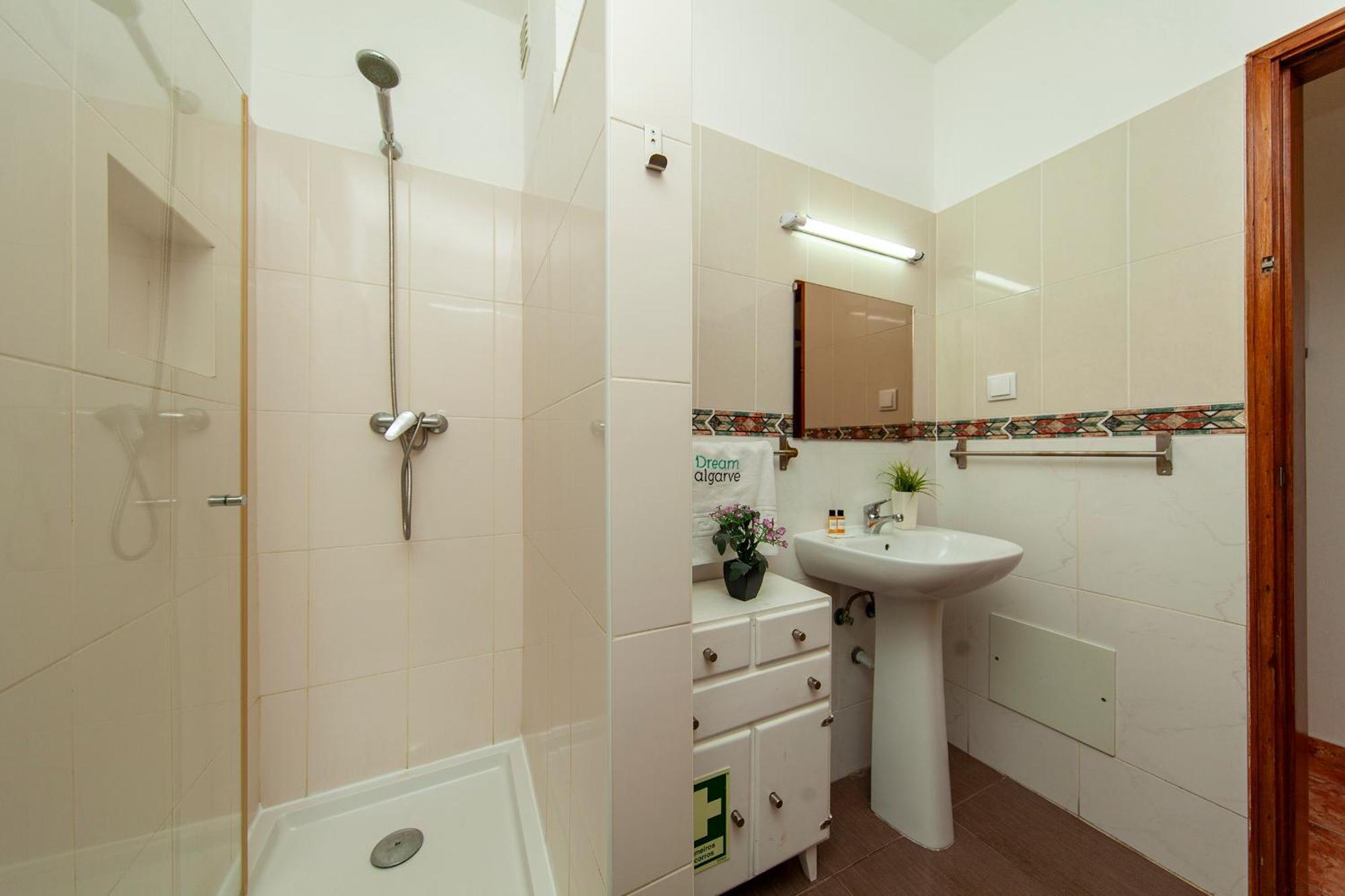B22 - Rising Sun 2 Bed Flat Apartment Lagos Bagian luar foto