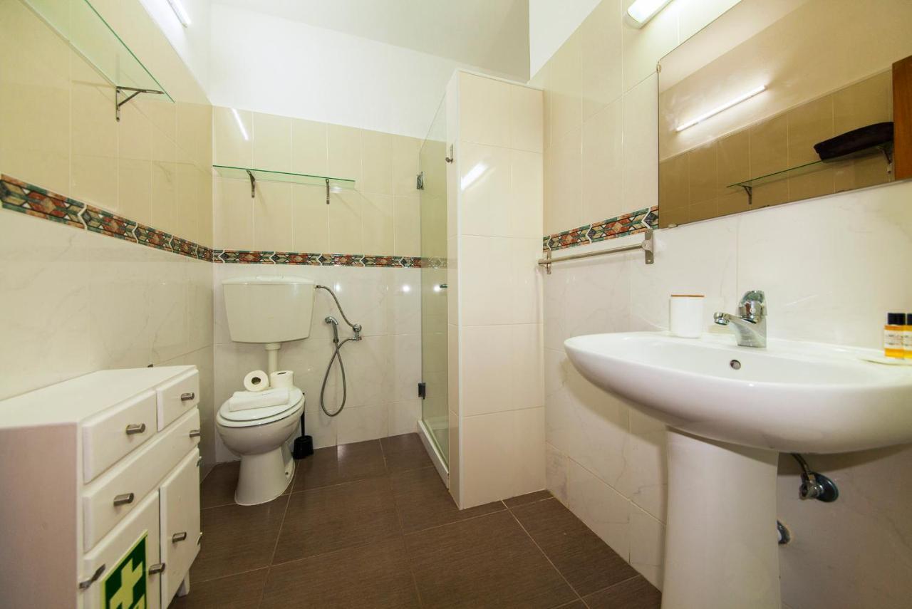 B22 - Rising Sun 2 Bed Flat Apartment Lagos Bagian luar foto